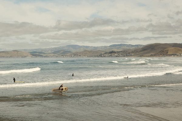 Surfers_MorroRockBeach_2012©CarolineChevalier